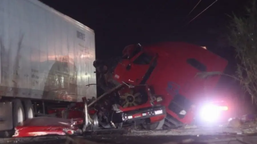 Accidente en carretera Salamanca-Irapuato deja daños materiales