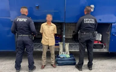 PEC asegura más de mil dosis de presunta marihuana y detiene a Roberto “N” en autobús en Salamanca