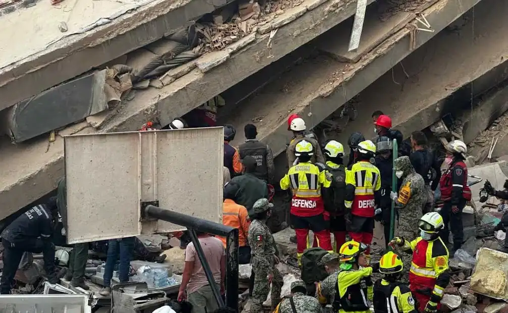 VIDEO: Ejército mexicano rescata con vida a un menor en Venezuela tras seis horas